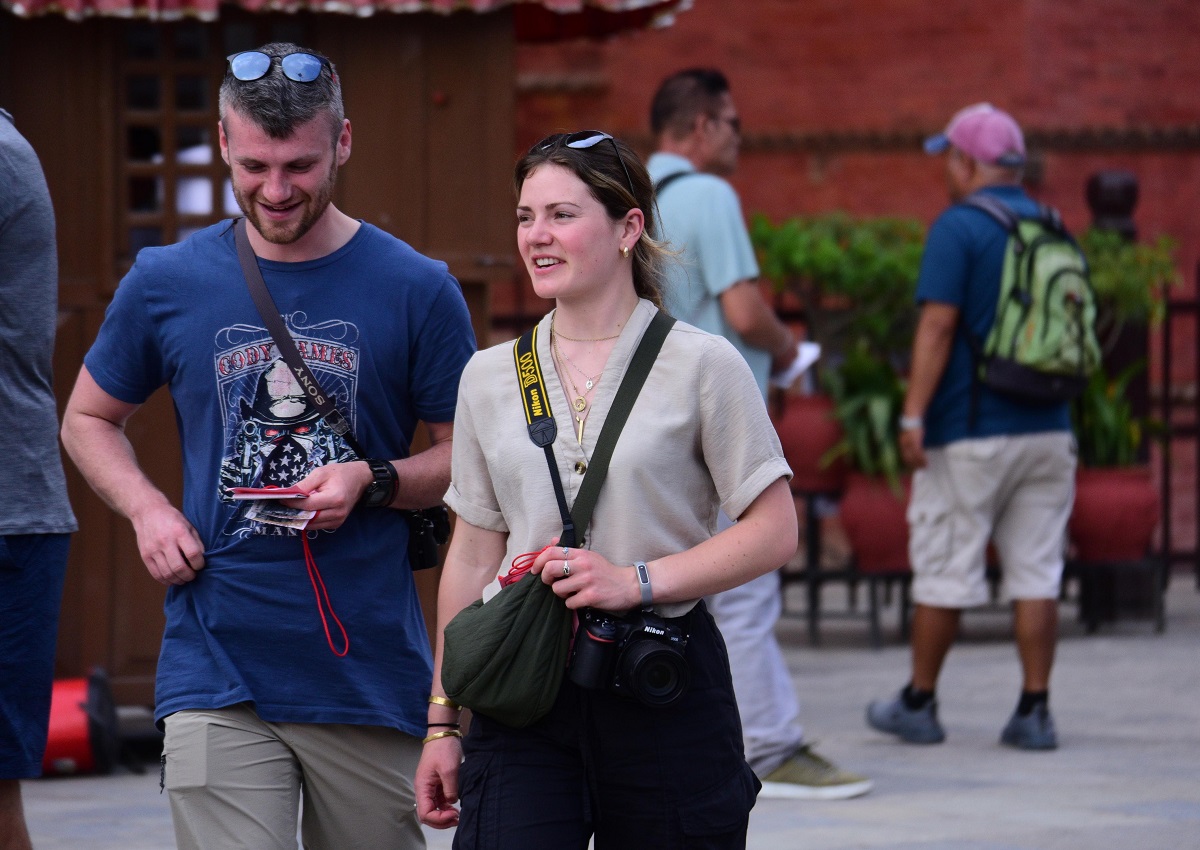 tourist-(10)-1746512885.jpg